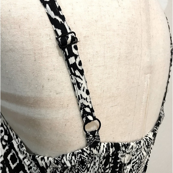 Torrid black and white sundress. Size 0 (S-M) - Picture 5 of 6